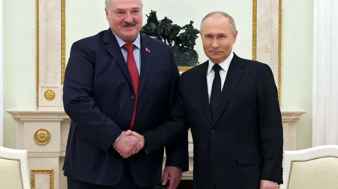 «Leider haben wir eine Reihe von Schlägen gegen unsere Energieobjekte beobachtet in letzter Zeit und waren gezwungen, darauf zu antworten», sagte Wladimir Putin bei einem Treffen mit dem Machthaber von Belarus, Alexander Lukaschenko. - Bild: Gavriil Grigorov/Pool Sputnik Kremlin/AP/dpa