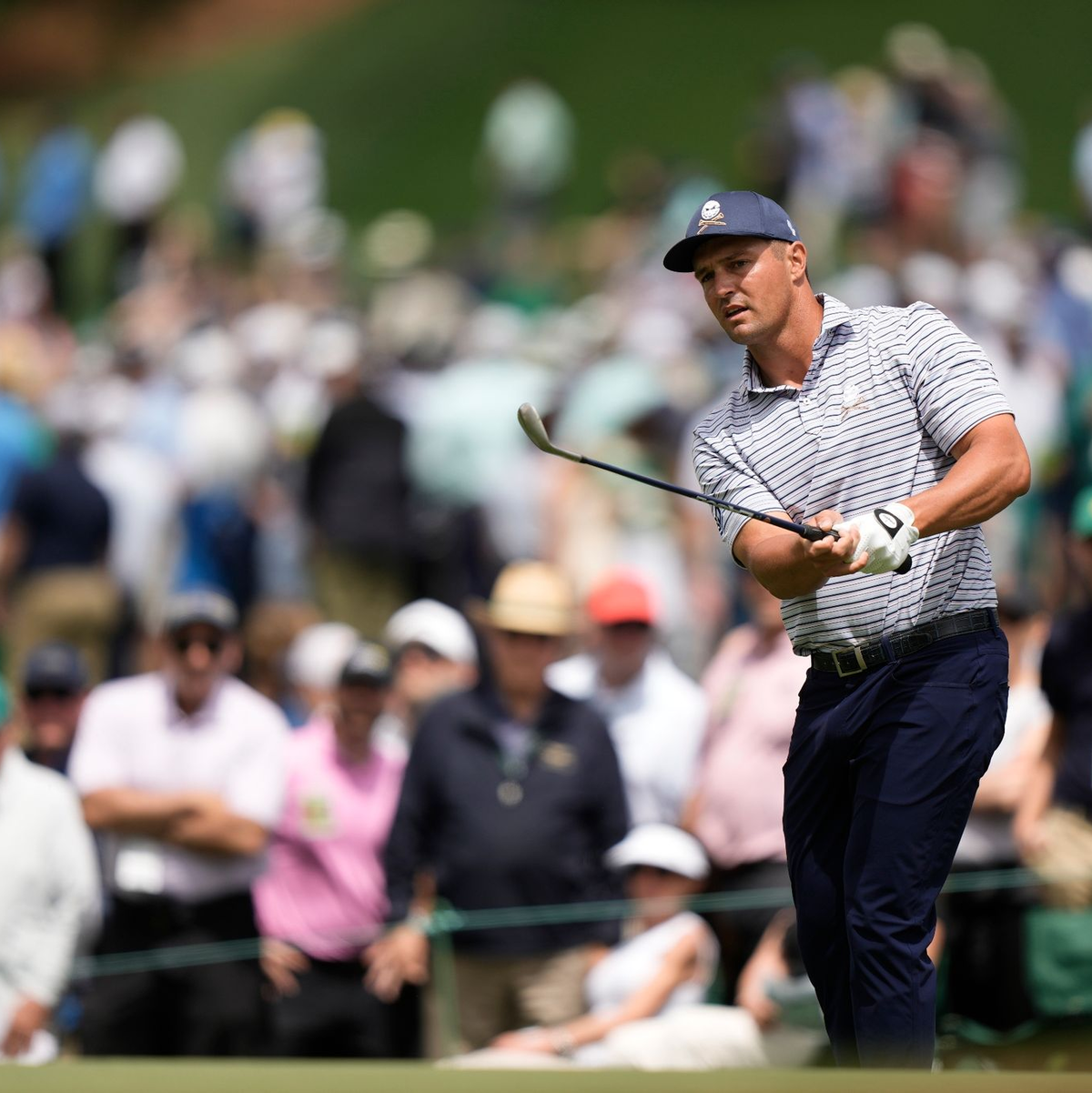 Starker Auftakt beim Masters: Bryson DeChambeau benötigte nur 65 Schläge. - Foto: Charlie Riedel/AP/dpa