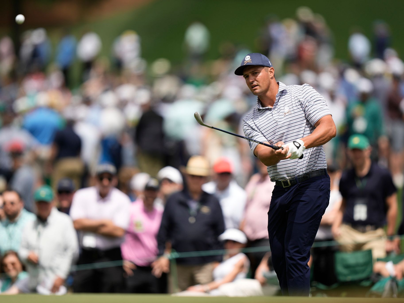 Starker Auftakt beim Masters: Bryson DeChambeau benötigte nur 65 Schläge. - Foto: Charlie Riedel/AP/dpa