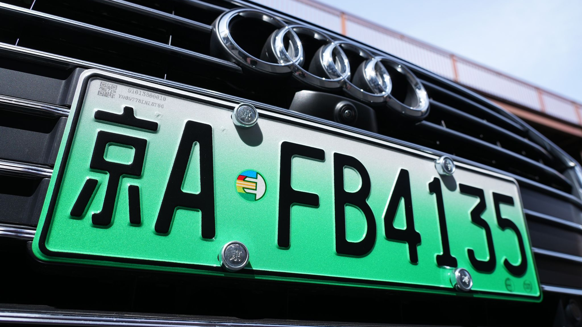 Ein elektrischer Audi im Pekinger Stadtteil Chaoyang. Für die deutsche Autoindustrie ist China der wichtigste Markt. - Foto: Soeren Stache/dpa