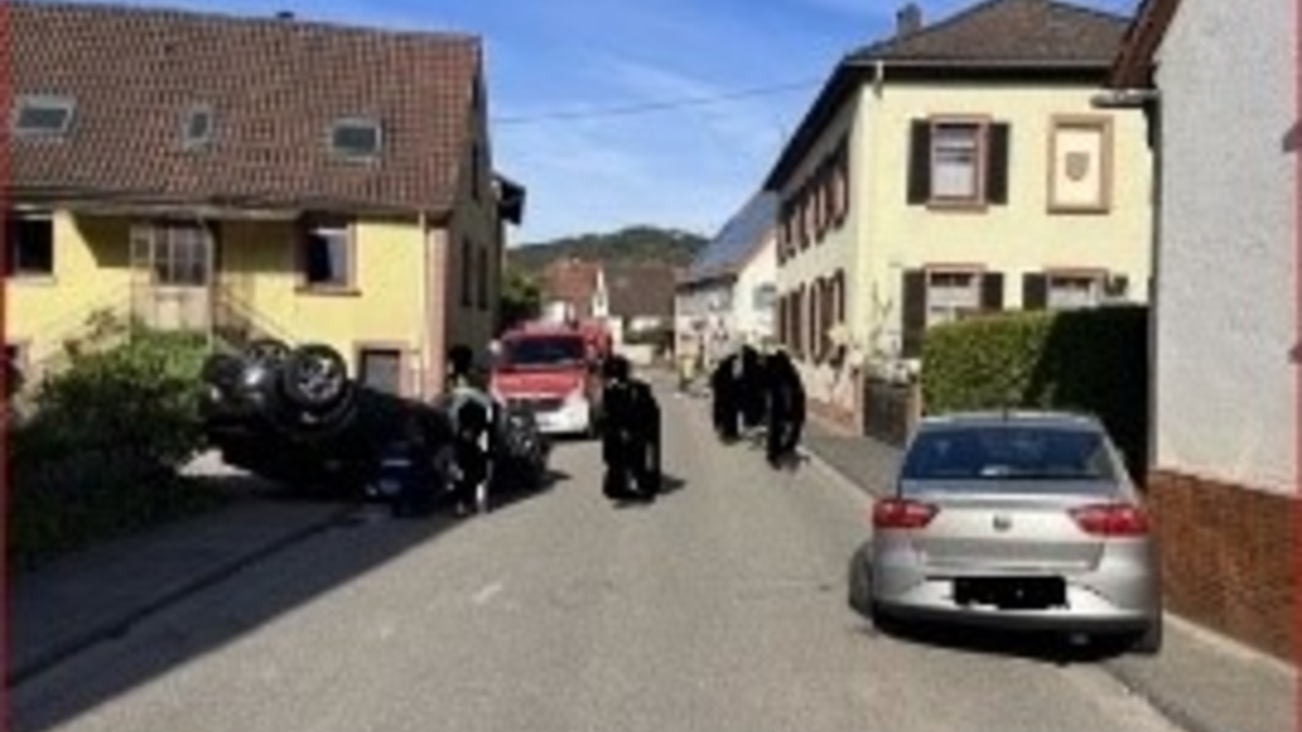 POL-PDLD: Pkw landet auf dem Dach - Foto: presseportal.de