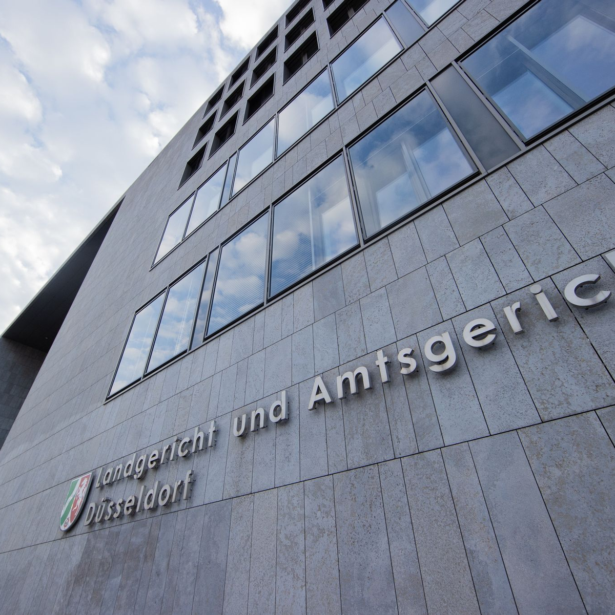 Das Amtsgericht Düsseldorf hat Haftbefehle gegen drei Jugendliche im Alter von 15 und 16 Jahren wegen Terrorverdachts erlassen. - Foto: Rolf Vennenbernd/dpa