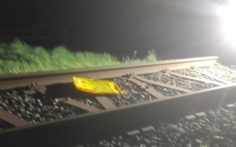 BPOL-FL: Jübek - Mülltonne ins Gleis gelegt; Zug muss bremsen - Foto: presseportal.de