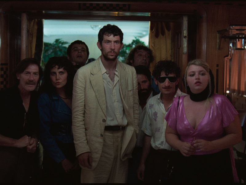 Szene aus dem Film La Chimera mit Josh O'Connor (m). - Foto: -/Piffl Medien/dpa