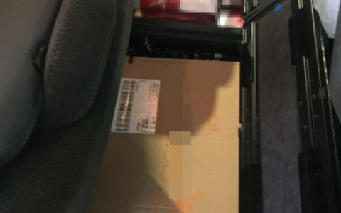 HZA-HST: Weite Reise lohnte sich nicht ./. Stralsunder Zoll stellt 20800 Stück Zigaretten und 26 Kilogramm Wasserpfeifentabak sicher. - Foto: presseportal.de