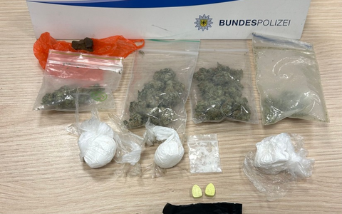 BPOL-BadBentheim: Busreisender mit buntem Mix an Drogen erwischt - Foto: presseportal.de