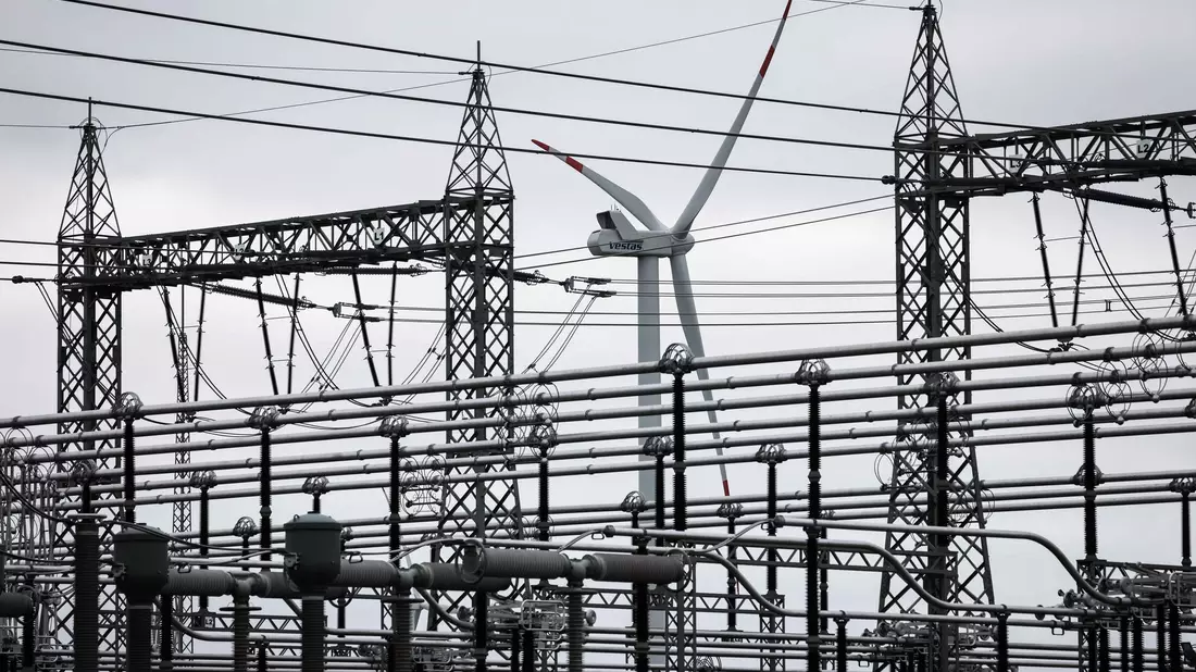 «Die Bundesregierung muss allem voran für konkurrenzfähige Energiekosten sorgen», heißt es in der Mitteilung von Arbeitgebern und IG Metall. - Bild: Christian Charisius/dpa
