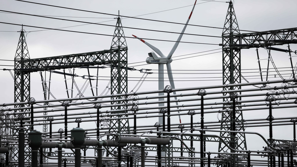 «Die Bundesregierung muss allem voran für konkurrenzfähige Energiekosten sorgen», heißt es in der Mitteilung von Arbeitgebern und IG Metall. - Foto: Christian Charisius/dpa