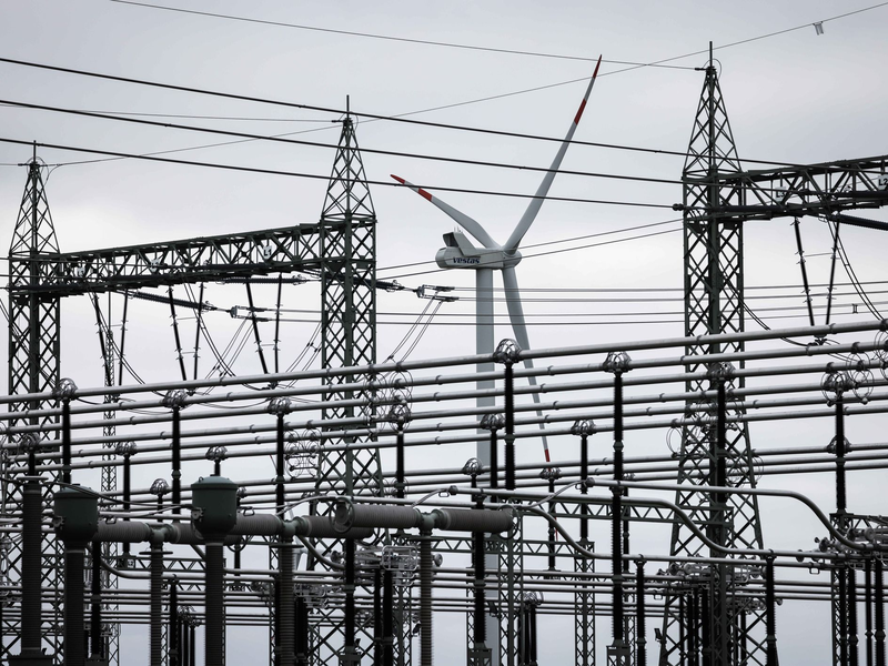 «Die Bundesregierung muss allem voran für konkurrenzfähige Energiekosten sorgen», heißt es in der Mitteilung von Arbeitgebern und IG Metall. - Foto: Christian Charisius/dpa