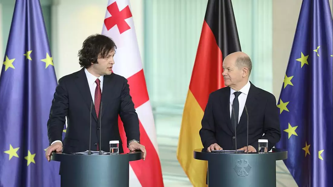 Irakli Kobachidse und Olaf Scholz am 12.04.2024 - Bild: über dts Nachrichtenagentur
