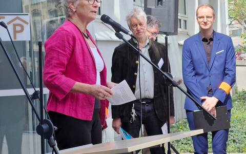 Gemeinsam und entschlossen für eine Gesetzesänderung zur Finanzierung der psychotherapeutischen Weiterbildung / Breite Beteiligung an Kundgebung im Vorfeld des DPT - Foto: presseportal.de