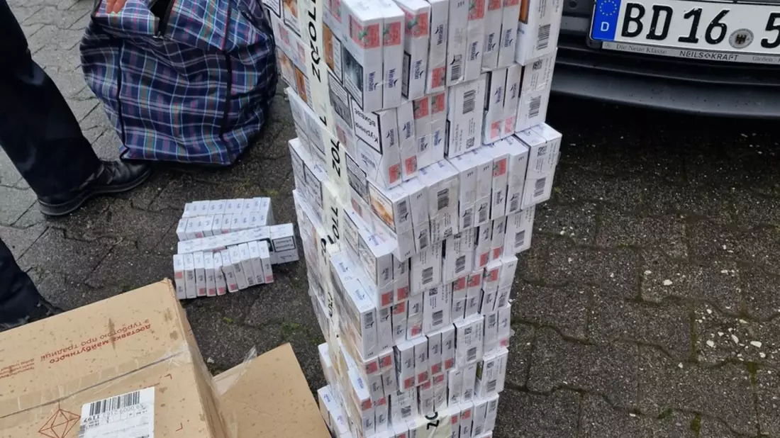 HZA-GI: Zoll erwischt Zigarettenschmuggler auf der A 3 - Bild: presseportal.de