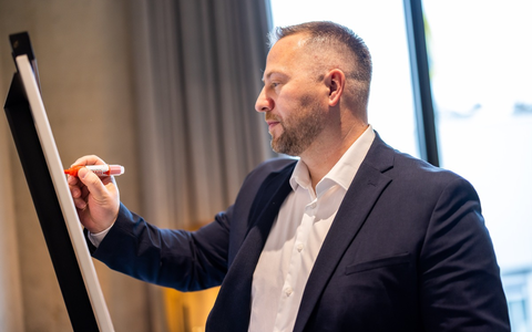 Steuerlast senken: Björn Erhard verrät, welche steuerlichen Vorteile die Rechtsform Genossenschaft einem Unternehmen bietet - Foto: presseportal.de Steuerlast senken: Björn Erhard verrät, welche steuerlichen Vorteile die Rechtsform Genossenschaft einem Unternehmen bietet - Foto: presseportal.de