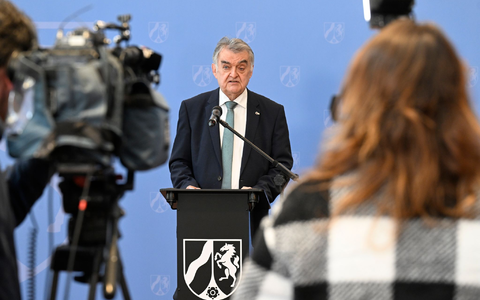 NRW-Innenminister Herbert Reul (CDU): «Von der ersten Kenntnis bis zur letzten Festnahme sind nur fünf Tage vergangen.» - Foto: Roberto Pfeil/dpa NRW-Innenminister Herbert Reul (CDU): «Von der ersten Kenntnis bis zur letzten Festnahme sind nur fünf Tage vergangen.» - Foto: Roberto Pfeil/dpa