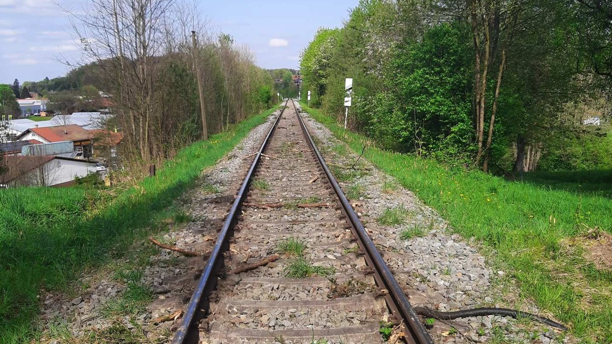Bundespolizeidirektion München: Bundespolizei warnt vor Gefahren auf Gleisanlagen / Ermittlungen wegen gefährlicher Eingriffe in den Bahnverkehr - Foto: presseportal.de