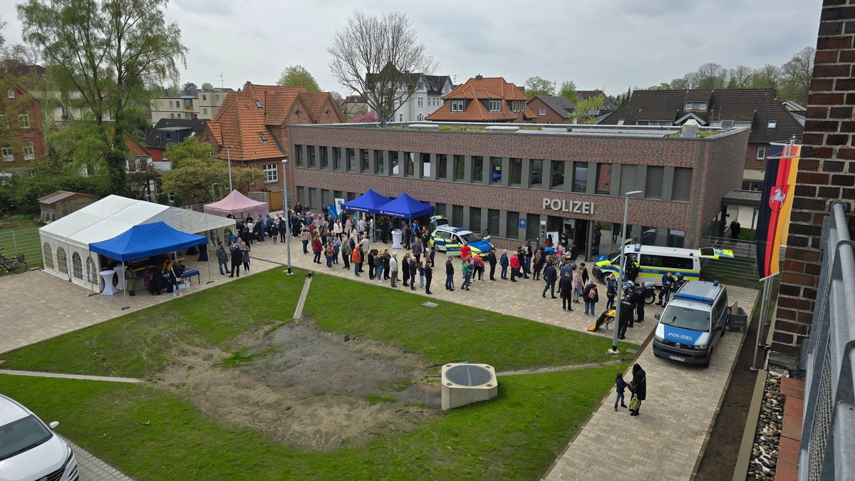 POL-STD: Neues Dienstgebäude der Stader Polizei offiziell eingeweiht - erfolgreicher Nachmittag der offenen Tür - Foto: presseportal.de