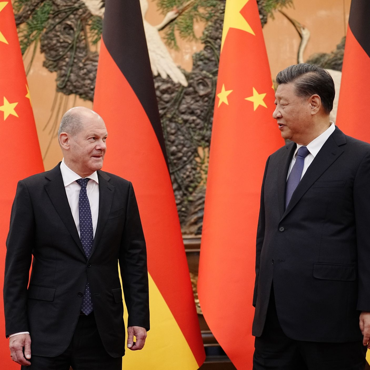 Während seiner China-Reise wird Olaf Scholz auch politische Gespräche mit Xi Jinping führen. - Foto: Kay Nietfeld/dpa Pool/dpa