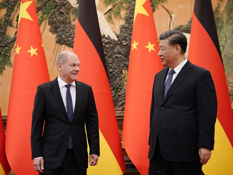 Während seiner China-Reise wird Olaf Scholz auch politische Gespräche mit Xi Jinping führen. - Foto: Kay Nietfeld/dpa Pool/dpa