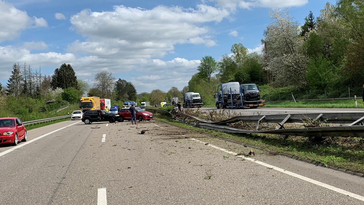 POL-SBR-STADT: Schwerer Verkehrsunfall mit 5 beteiligten Fahrzeugen auf BAB 6 nach Grenzübergang Goldene Bremm - Foto: presseportal.de