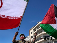 Nach dem israelischen Großangriff hat der Iran Vergeltung angekündigt. - Foto: Vahid Salemi/AP/dpa