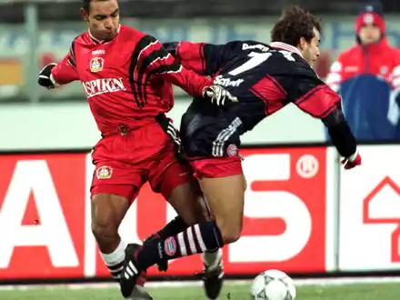 Emerson (l) spielte von 1997 bis 2000 für Bayer Leverkusen. - Foto: Frank Leonhardt/dpa