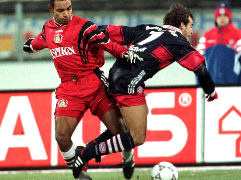 Emerson (l) spielte von 1997 bis 2000 für Bayer Leverkusen. - Foto: Frank Leonhardt/dpa