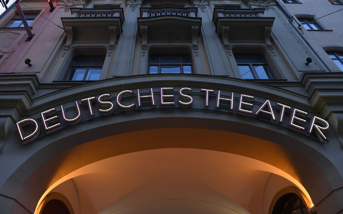 Das Foto zeigt das Deutsche Theater in München. Am Freitag wird dort «Die Zauberflöte» als Musical uraufgeführt. - Foto: Felix Hörhager/dpa