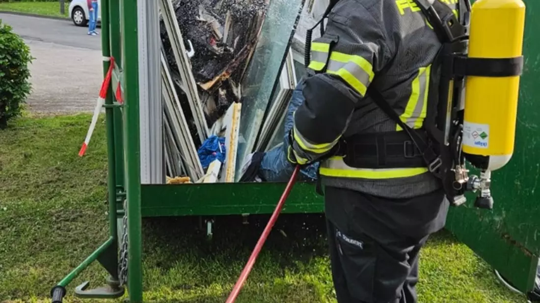 FW-WRN: Containerbrand am Taubenweg - Bild: presseportal.de