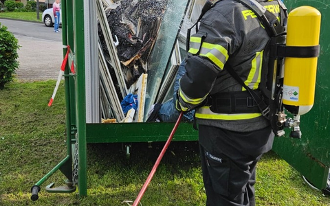 FW-WRN: Containerbrand am Taubenweg - Foto: presseportal.de