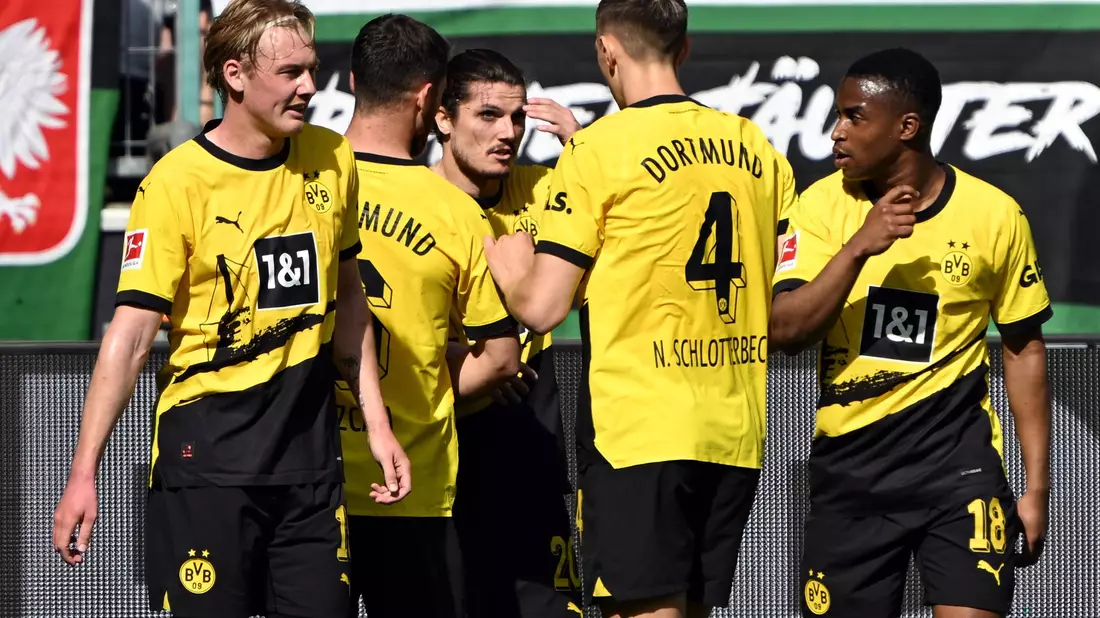 Traf beim Dortmunder Sieg in Mönchengladbach doppelt: Marcel Sabitzer (M). - Bild: Federico Gambarini/dpa