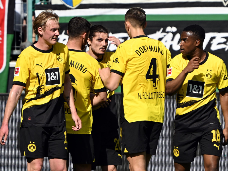Traf beim Dortmunder Sieg in Mönchengladbach doppelt: Marcel Sabitzer (M). - Foto: Federico Gambarini/dpa