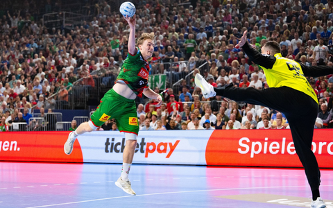 Mit acht Toren bester Magdeburger Werfer beim Sieg gegen die Füchse: Gisli Kristjansson (l). - Foto: Marius Becker/dpa