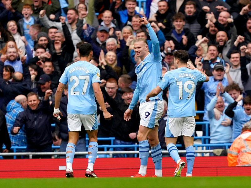 Manchester City übernimmt zumindest für einen Tag die Tabellenspitze. - Foto: Martin Rickett/PA Wire/dpa