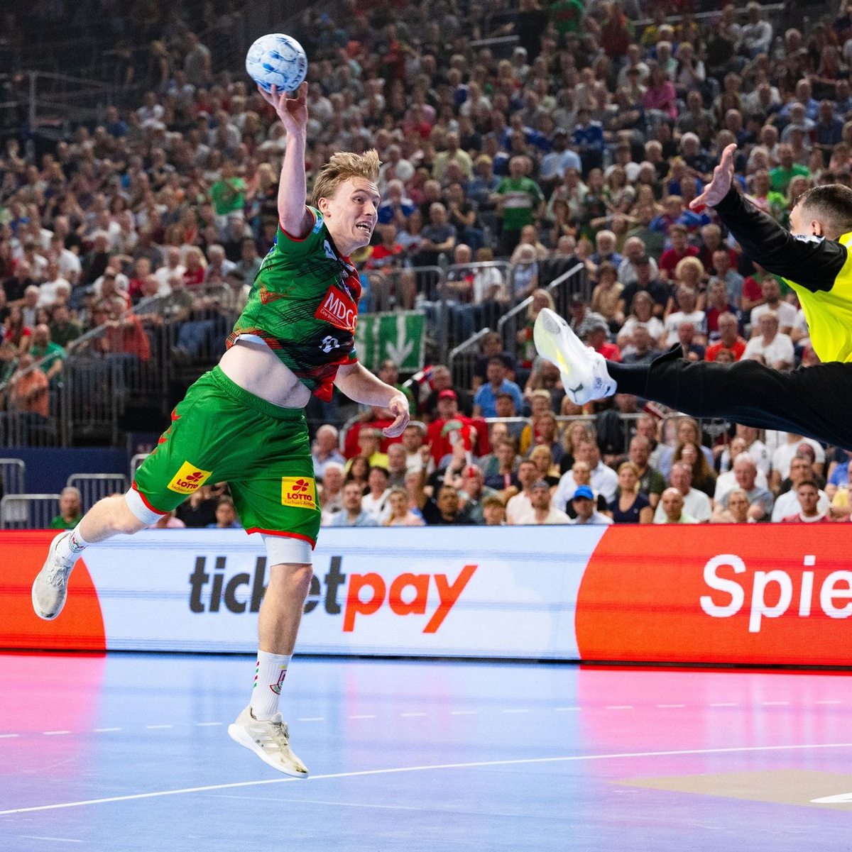 Mit acht Toren bester Magdeburger Werfer: Gisli Kristjansson (l). - Foto: Marius Becker/dpa