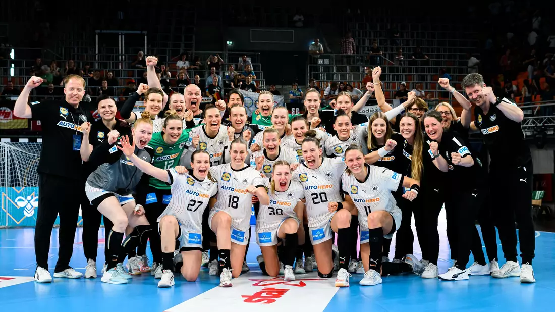 Die deutschen Handballerinnen haben die Olympia-Teilnahme perfekt gemacht. - Bild: Marco Wolf/dpa