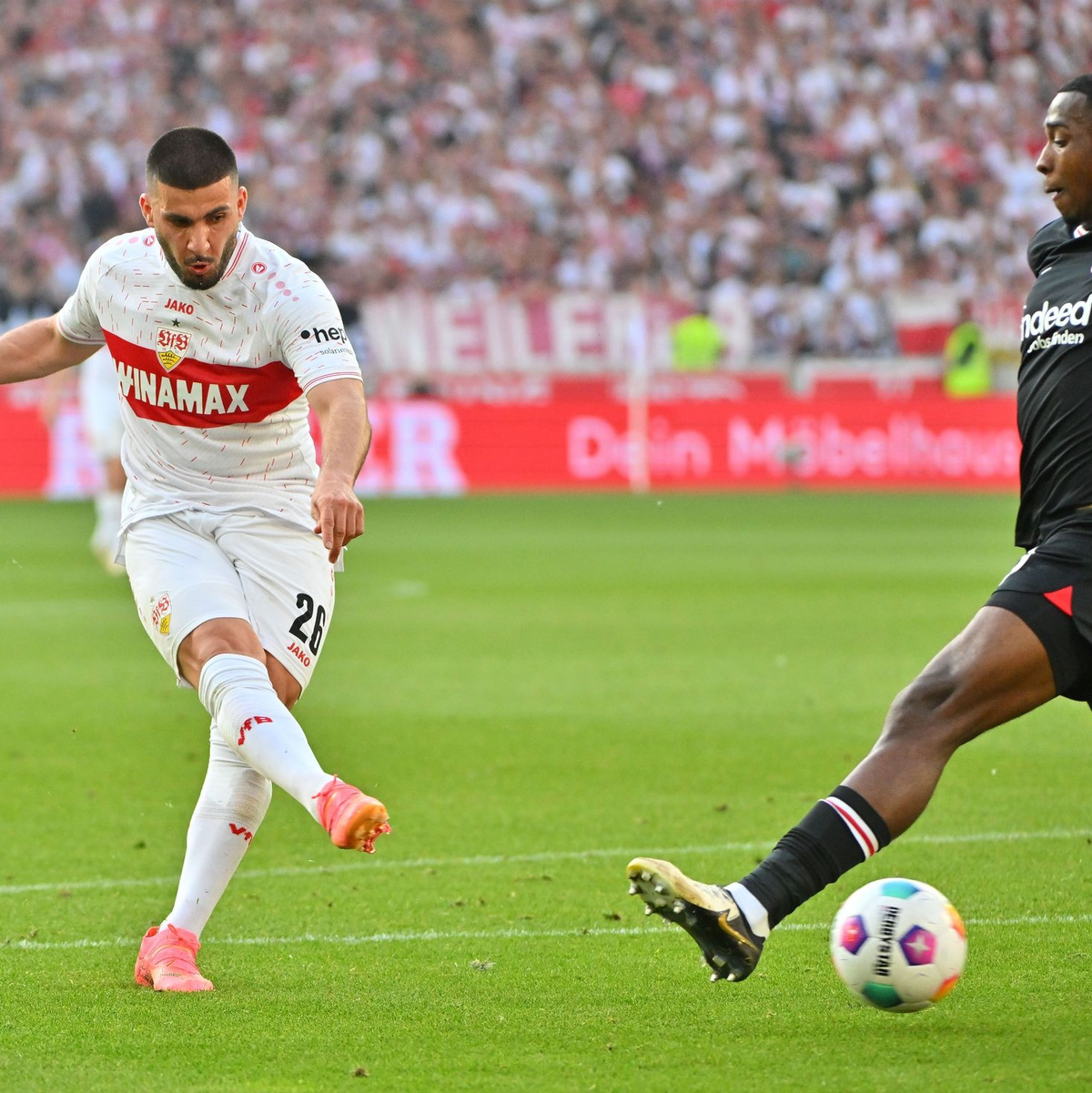 Nationalspieler Deniz Undav (l) traf zum zwischenzeitlichen 2:0 der Stuttgarter gegen Frankfurt. - Foto: Jan-Philipp Strobel/dpa