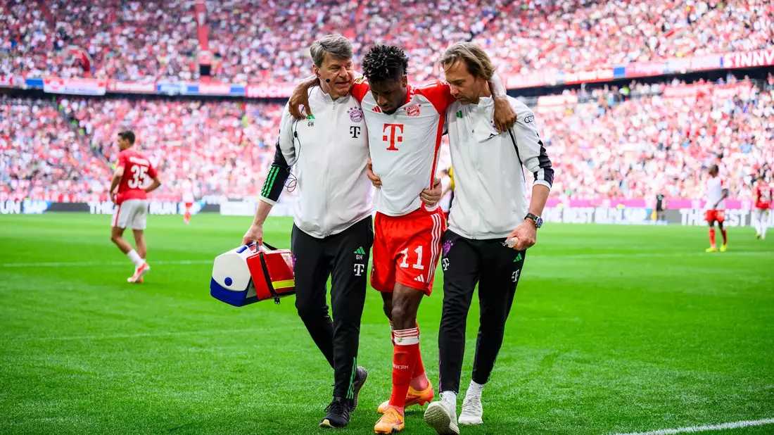 Bayerns Kingsley Coman musste im Spiel gegen Köln verletzt ausgewechselt werden. - Bild: Tom Weller/dpa