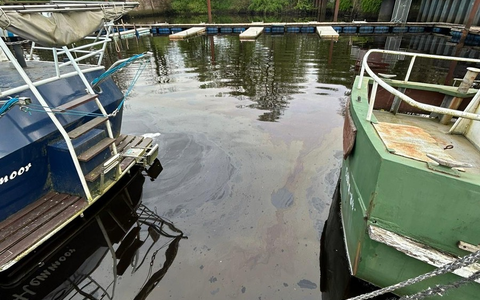 WSPI-OLD: Öl im Hafen von Bremervörde - Foto: presseportal.de
