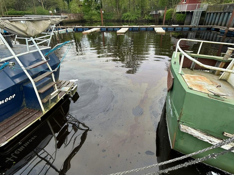 WSPI-OLD: Öl im Hafen von Bremervörde - Foto: presseportal.de