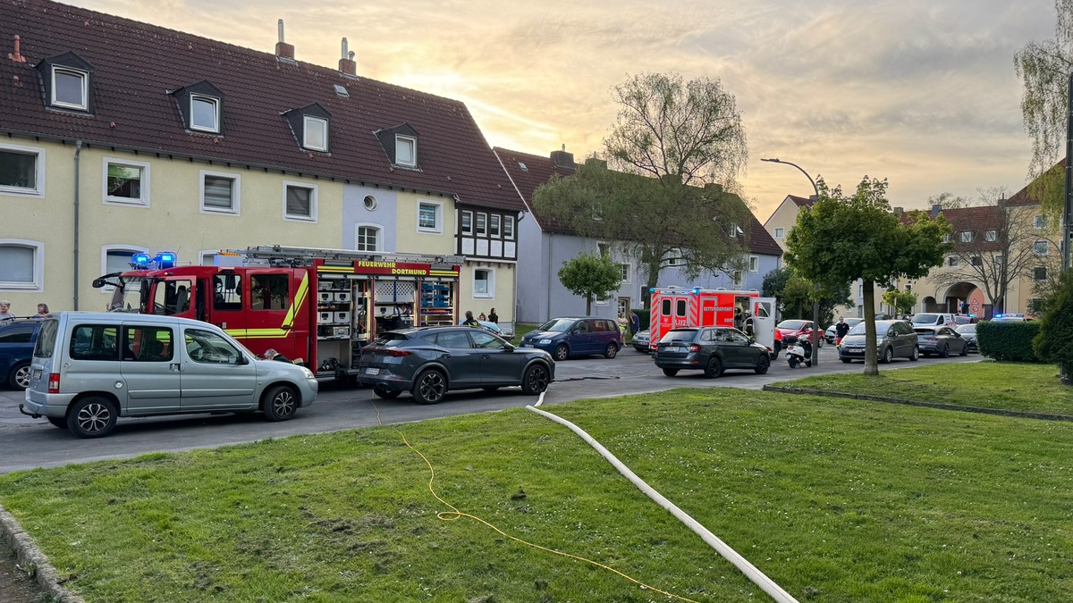 FW-DO: FW-DO: Feuer in einem Mehrfamilienhaus in Renninghausen - Foto: presseportal.de
