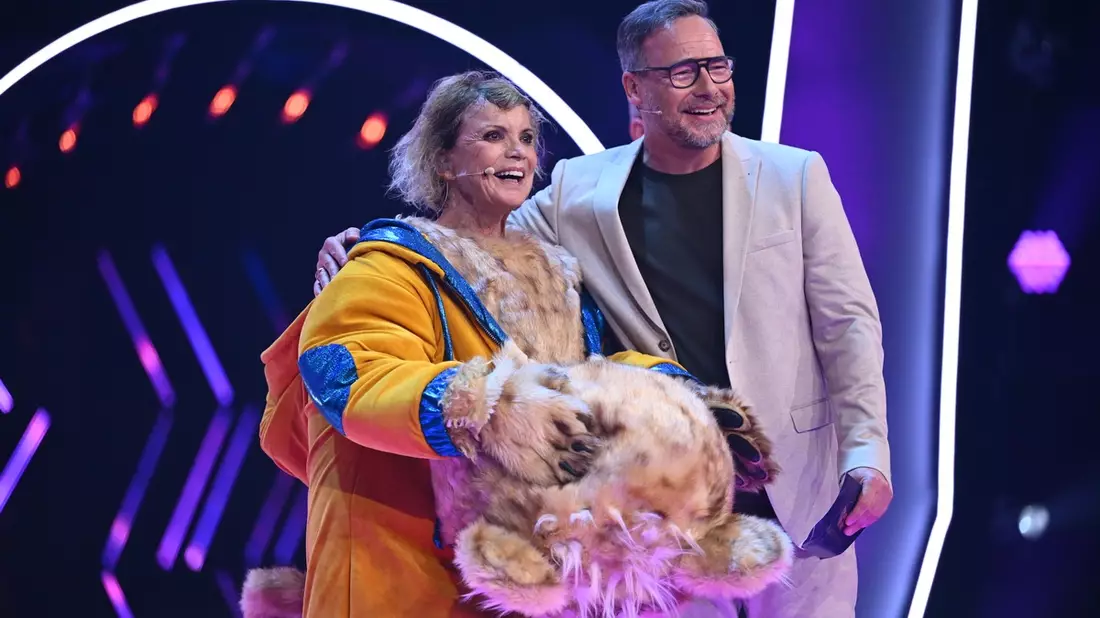 Legendäre Enthüllungen bei The Masked Singer: Uschi Glas und Giovanni Zarrella verzaubern das Publikum - Bild: presseportal.de