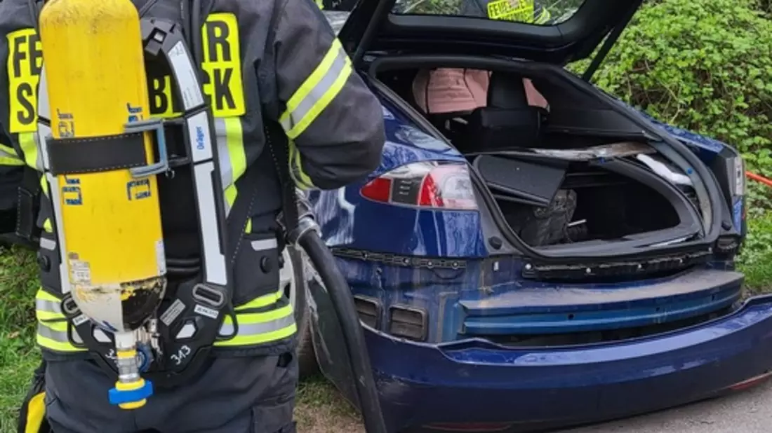 FW-Schermbeck: Unfall mit E-Auto - Bild: presseportal.de