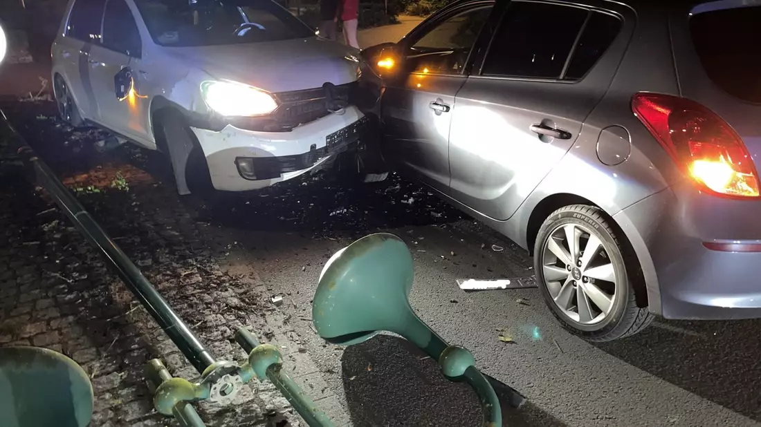 POL-OL: ++Pressemitteilung des Polizeikommissariates Bad Zwischenahn: Führerschein eines 28jährigen Fahrzeugführers nach schwerem Verkehrsunfall in Edewecht beschlagnahmt++ - Bild: presseportal.de
