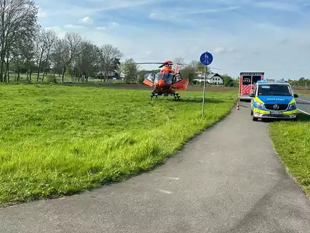 FW Xanten: Motorradbrand nach Verkehrsunfall in Xanten - Foto: presseportal.de