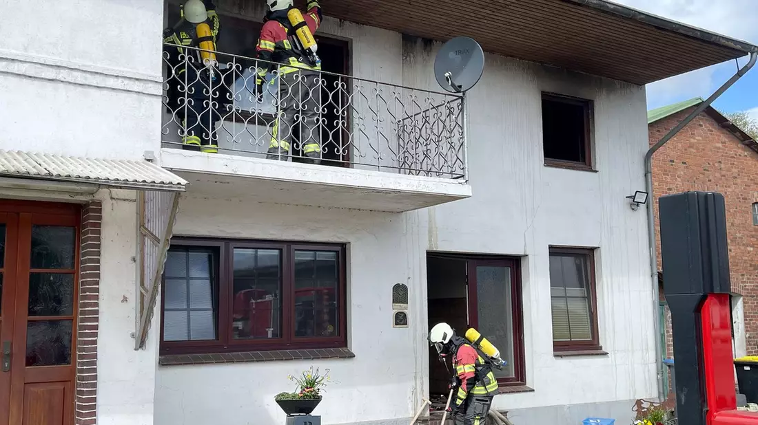 FW-RD: Feuer in Wohngebäude - großer Einsatz in Arpsdorf - Bild: presseportal.de