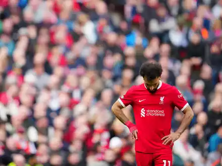 Klopp sieht sein Ex-Team jubeln. - Foto: Jon Super/AP/dpa