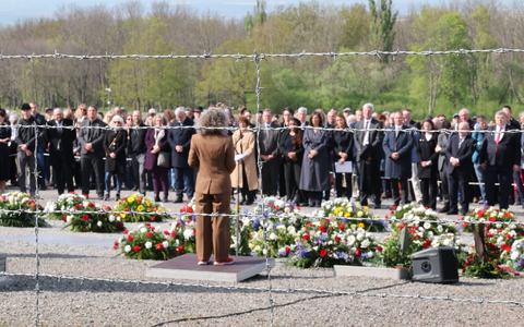 Gedenkfeier auf dem ehemaligen Appellplatz anlässlich des 79. Jahrestag der Befreiung des Konzentrationslagers Buchenwald. - Foto: Bodo Schackow/dpa