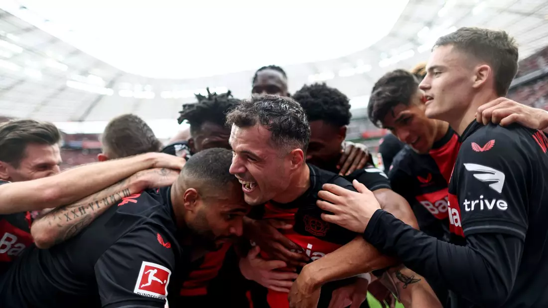 Bayer Leverkusen ist zum ersten Mal deutscher Fußball-Meister. - Bild: Rolf Vennenbernd/dpa