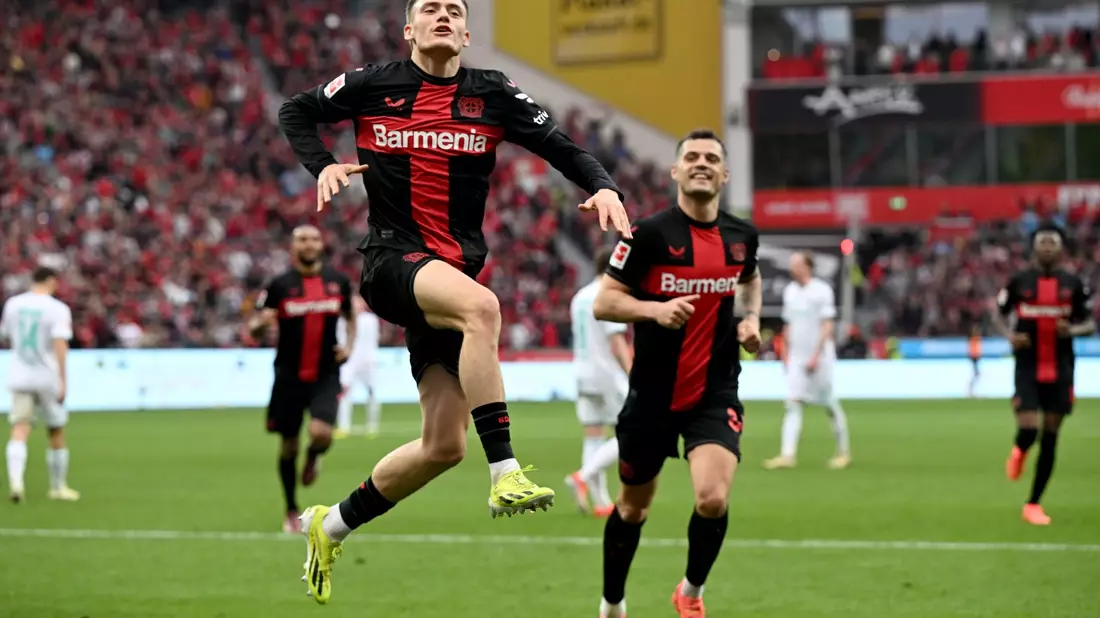 Nach dem 3:0 von Florian Wirtz (l) war die Partie entschieden. - Bild: Federico Gambarini/dpa