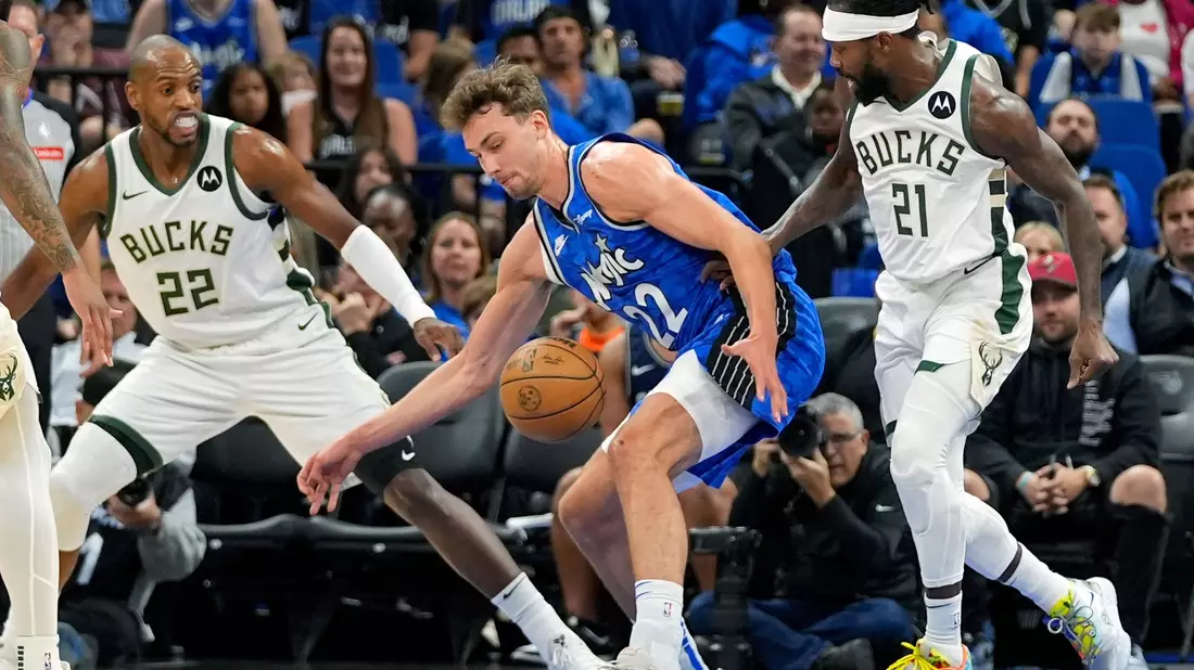 Franz Wagner (M) und die Orlando Magic haben die Playoffs erreicht. - Bild: John Raoux/AP/dpa